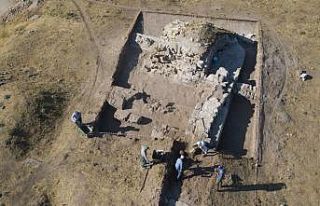 (Özel) Ahlat’taki kazılar tarihe ışık tutuyor