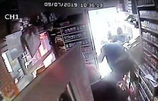 (Özel) Büfede şakalaşma sonucu çıkan tekme tokat...