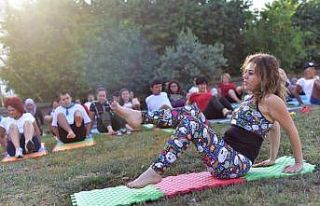Özel çocuklara yoga kursu