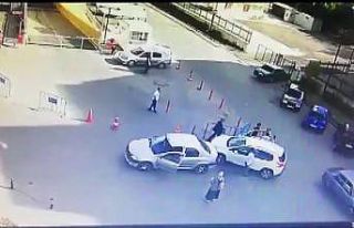 (Özel) Hastane bahçesinde tekmeli sopalı kavga...