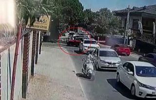 (Özel) Motosikletli çifte aniden dönüş yapan...