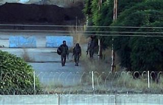 (Özel) YPG’li teröristler sınırda görüntülendi