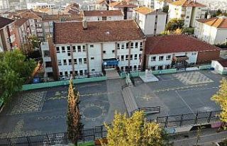 Pendik’te eğitime ara verilerek boşaltılan okul...