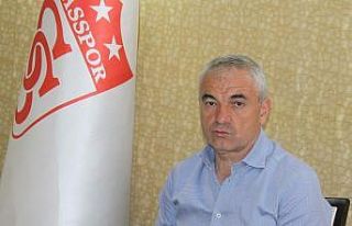 Rıza Çalımbay: “VAR’daki hakemler maç yönetmemeli”