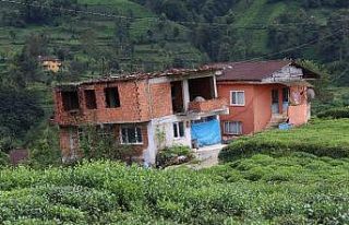 Rize’de stat inşaatı bir mahallenin kaymasına...