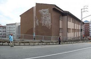 Rizeli muhtar çocuklar için ‘Trafik polisi’...