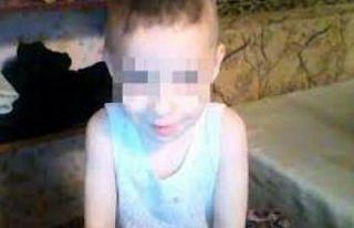 Rusya’da 6 yaşındaki çocuk 5 gün annesinin cesediyle...