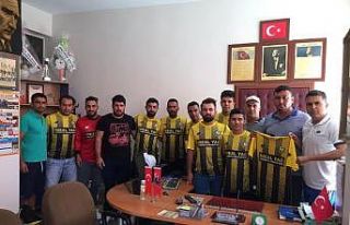 Salihli Kapancıspor transferlerini tanıttı