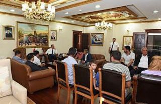 Şanlıurfa valisi yüzlerce vatandaşı makamında...