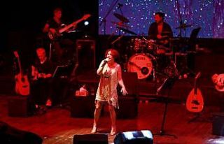 Sapanca’da Nazan Öncel rüzgarı esti