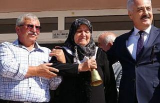 Şehit annesi, oğlunun adı verilen okulda ilk ders...