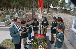 Şehit Aybüke öğretmen mezarı başında anıldı