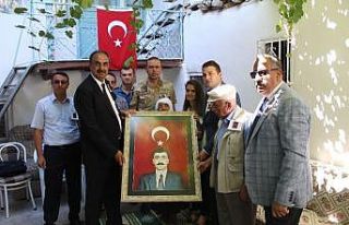 Şehit öğretmenin ailesine anlamlı hediye