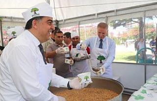 Şehitkamil’de aşure ikramı