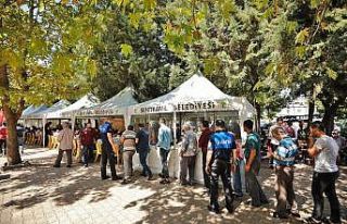 Şehitkamil’den esnafa pilav ikramı