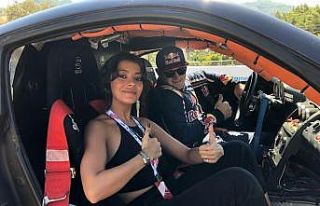 Selin Şekerci Red Bull sporcusu Grinchuk ile drift...