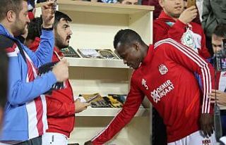 Sivassporlu futbolculardan kitap kampanyasına destek