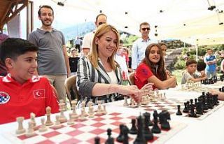 Sokakta satranç var