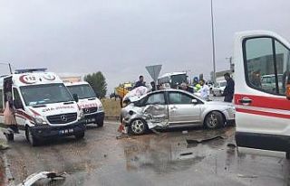 Sungurlu’da otomobil ile minibüs çarpıştı:...