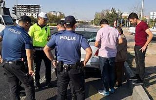 Sürücüsünün dur ihtarına uymadığı araç trafikten...