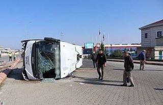 Sürücüsünün kalp krizi geçirdiği işçi servisi...