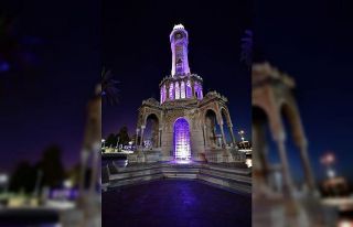 Tarihi Saat Kulesi Alzheimer’a dikkat çekmek için...