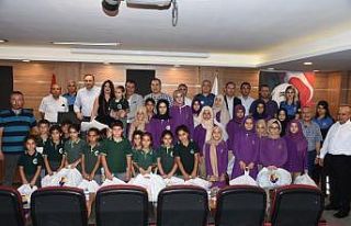 Tarsus TSO’dan 800 öğrenciye kırtasiye hediyesi