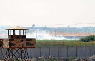 Teröristler sınır boyunu ateşe verdi
