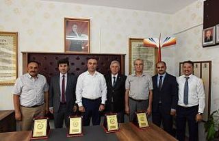 THK’dan müdürlerine plaket