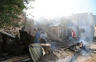 Tunceli’de ev yangını 2’si kullanılamaz hale...