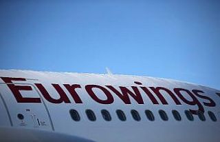 Türbülansa yakalanan uçak acil iniş yaptı: 8...