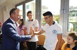 Turgutlu’da atık pil toplayan öğrenciler ödüllendirildi