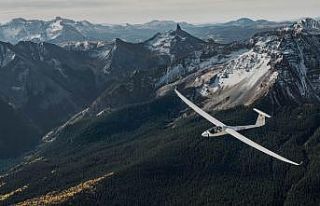 Türk pilot, dünyanın en kuzeyinden en güneyine...