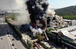 Tuzla’da polyester fabrikasında çıkan yangın...