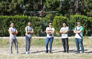 Üniversite öğrencileri kendi yaptıkları drone...