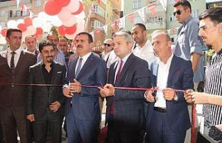 Vali Akbıyık, yeni işyeri açılışına katıldı