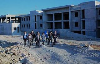 Vali Epcim, göçmen geri gönderme merkezinde incelemelerde...