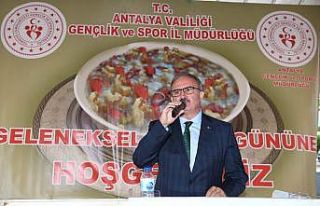 Vali Karaloğlu üniversite öğrencilerine aşure...