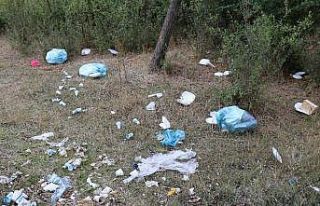 Vali ve Belediye başkanı çocuklar ile birlikte...