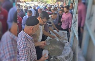 Vatandaşlara aşure ikramı