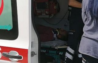 Virajı alamayan otomobil takla attı