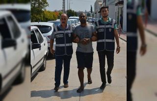 Yağma hükümlüsü parkta yakalandı