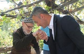 Yaşlı çiftçilere anlamlı ziyaret