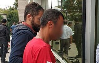 Yaşlı kadının cüzdanı ve cep telefonunu alıp...