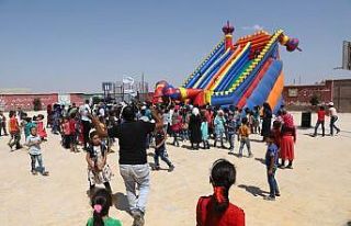 Yetim öğrencilere sürpriz eğlence