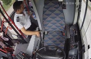 Yol kenarında fenalık geçiren kadının yardımına...