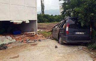 Yol kenarında oturanlar ne olduğunu anlayamadı