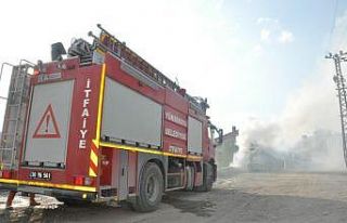 Yüksekova’da dumanlar içinde kalan mikser korkuya...