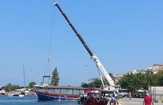 Yüzer restoran battı