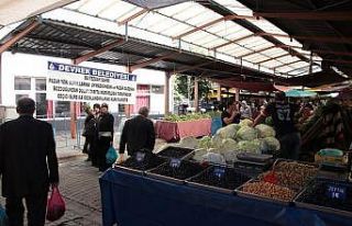 Zabıta, vatandaşa kötü davranan esnafın tezgahına...